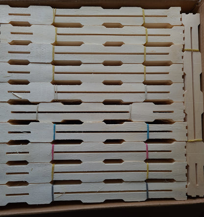 Honeycomb frames with special external dimensions suitable for insertion into Zander frames
