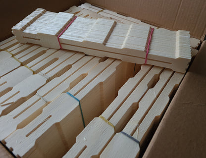 Honeycomb frames with special external dimensions suitable for insertion into Zander frames