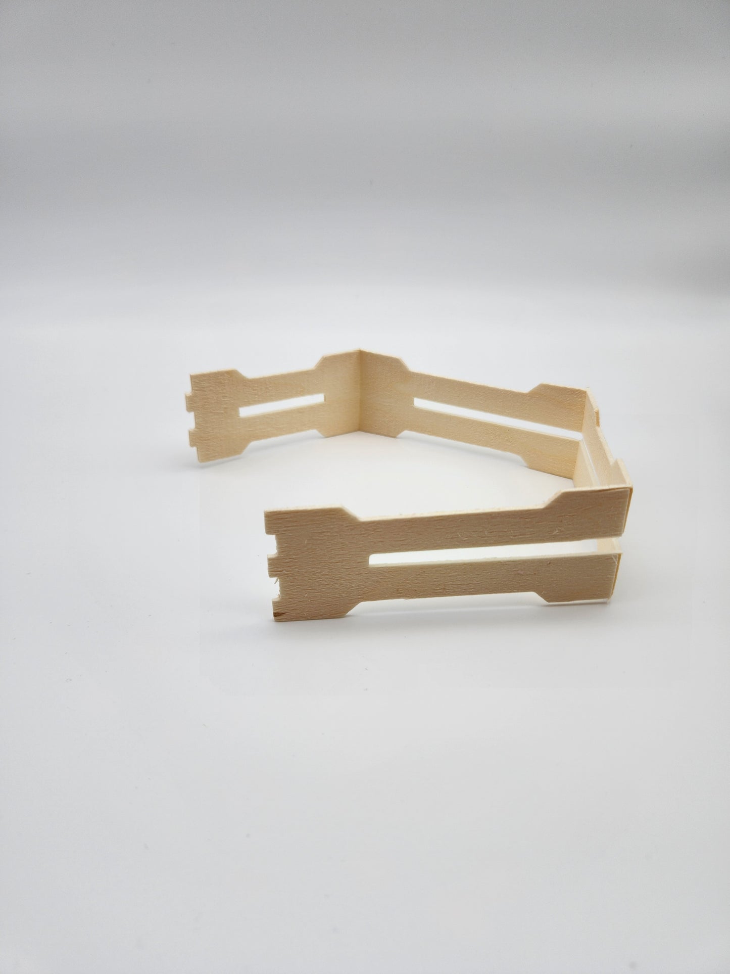 Honeycomb frames with special external dimensions suitable for insertion into Zander frames