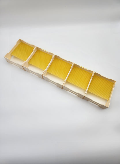 Honeycomb frames with special external dimensions suitable for insertion into Zander frames