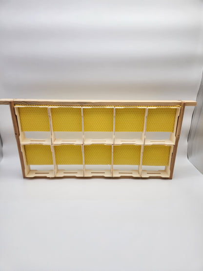 Honeycomb frames with special external dimensions suitable for insertion into Zander frames