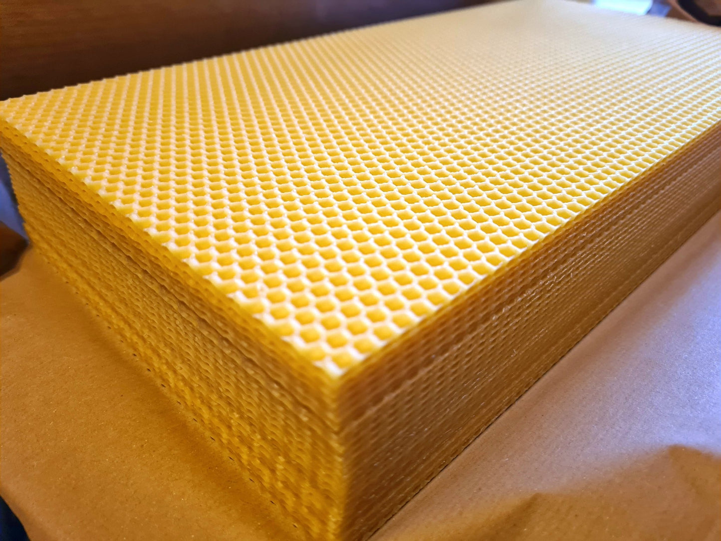 Mittelwände Zander Flachzarge 2 kg – präzise Zellwaben, seuchenfrei - Imkerei B&J